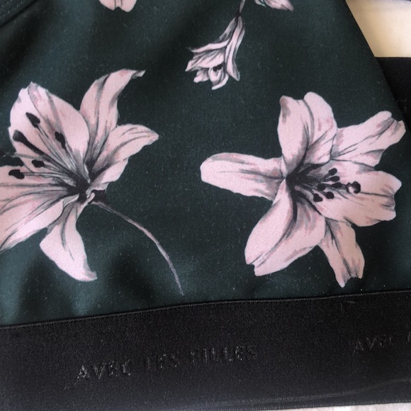 NEW Avec Les Filles Floral Deep-V Sports Bra - Picture 4 of 9